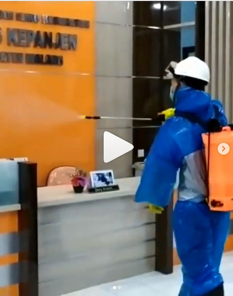 STIKes Kepanjen melakukan penyemprotan bekerjasama dengan Tim Satgas Kab. Malang dan penyediaan hand sanitizer di lingkungan STIKes Kepanjen